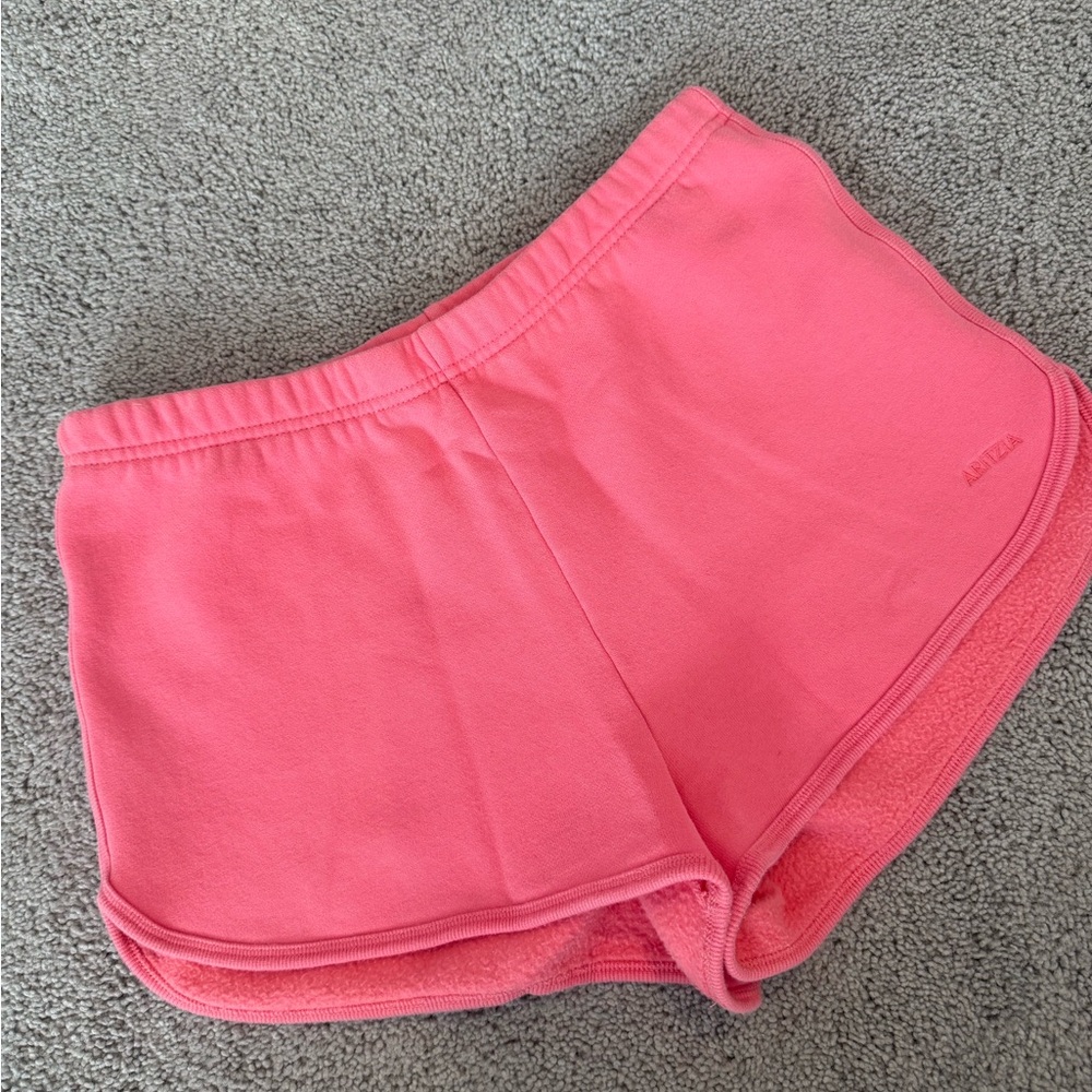 Aritzia Women's Sweat Fleece Coral Athletic perfect Fit Shorts